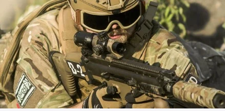 Dab tsi yog qhov txawv ntawm cov kev cai lij choj ntawm camouflage khaub ncaw...